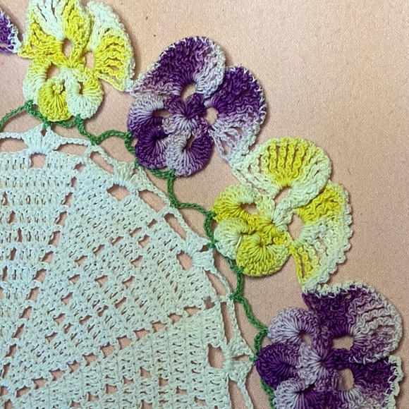 FINAL SALE PRICE 6 Pc Vintage Crocheted Doily Set - Picture 9 of 10